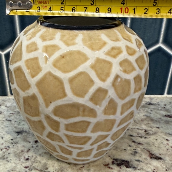 Pair of Giraffe Print Tile Vase EUC - Picture 2 of 7